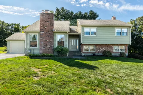 4 Holly Hills Dr, Cromwell, CT 06416