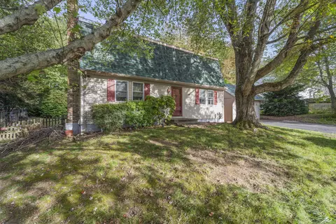 45 Forest Dr, Uncasville, CT 06382