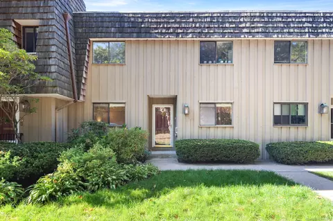 79 Ledgebrook Dr #79, Norwalk, CT 06854
