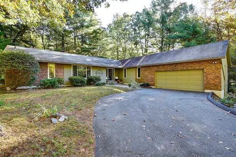 34 Heritage Dr, Glastonbury, CT 06033