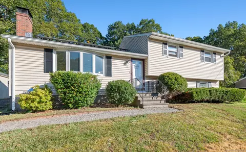 18 Timber Hill Rd, Plainville, CT 06062