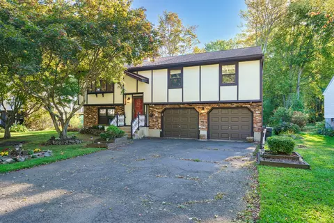43 Sperry Ln, Meriden, CT 06451