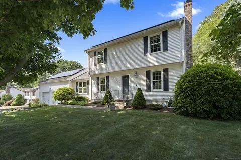190 Judson Ave, Mystic, CT 06355