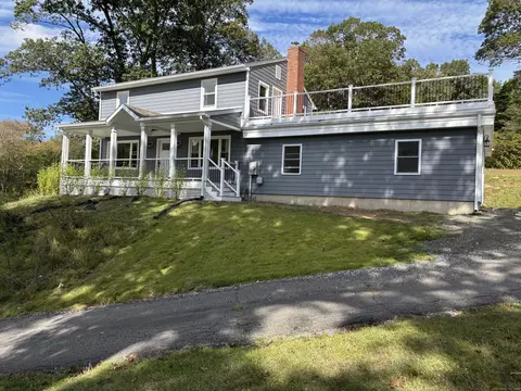 21 River Ln, Deep River, CT 06417