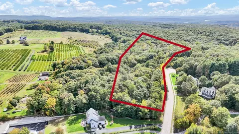 108 Chamberlain Ln, Glastonbury, CT 06033