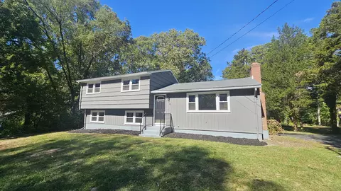 15 Alden Dr, Clinton, CT 06413