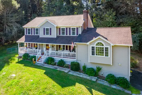 27 Pole Bridge Rd, Sandy Hook, CT 06482