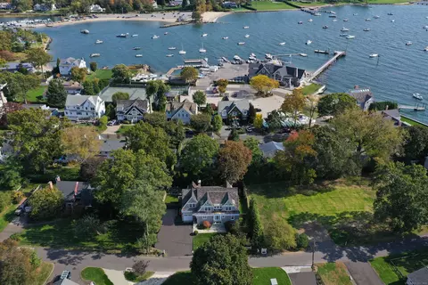 5 Mayflower Rd, Darien, CT 06820