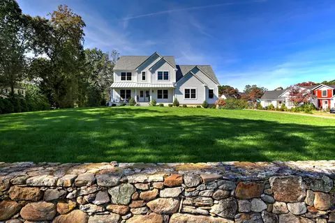 415 Nichols Ave, Shelton, CT 06484