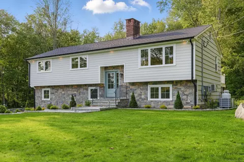 68 Birch Hill Rd, Newtown, CT 06470