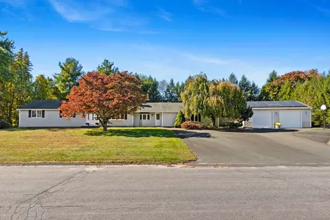 27 Margaret Dr, Broad Brook, CT 06016
