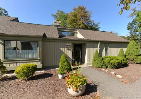 1011 Heritage Vlg #B, Southbury, CT 06488