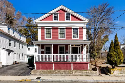 9 Brewer St, New London, CT 06320