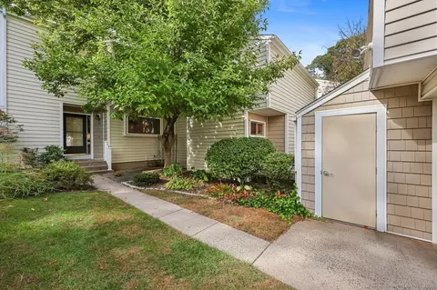 8 Currier Ct #8, Cheshire, CT 06410