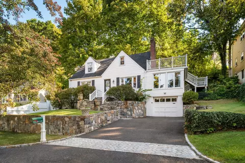 3 Green Ln, Greenwich, CT 06831
