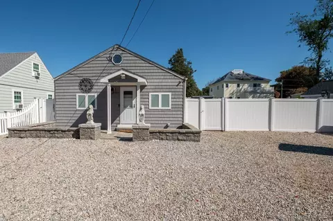 12 Bellaire Dr, Old Saybrook, CT 06475