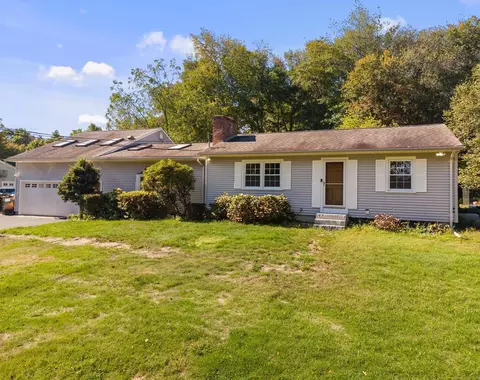 360 E River Rd, Guilford, CT 06437