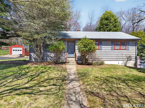 34 Riched Ln, Uncasville, CT 06382