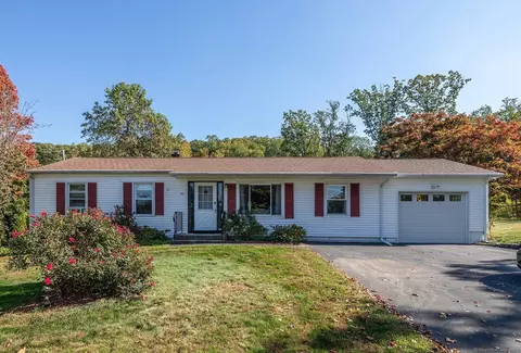 47 Mist Hill Dr, Brookfield, CT 06804