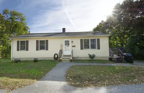 10 Market St, Putnam, CT 06260