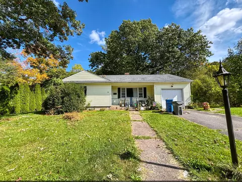 39 Alice Dr, Manchester, CT 06042