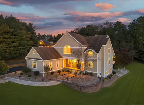 7 Greenview, Middlefield, CT 06455