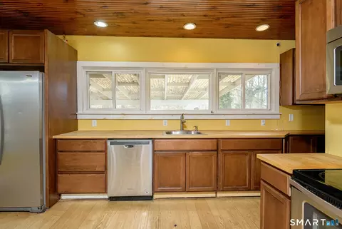 Kitchen - 23 Winter St, Killingly, CT 06239 photo 1 of 3