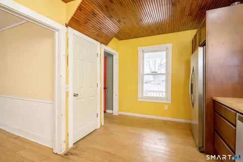 Entry Way - 23 Winter St, Killingly, CT 06239 photo 2 of 8