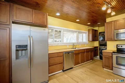 Kitchen - 23 Winter St, Killingly, CT 06239 photo 3 of 3