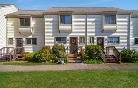 172 Sterling Vlg #172, Meriden, CT 06450