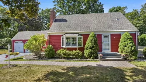 321 Old Tavern Rd, Orange, CT 06477