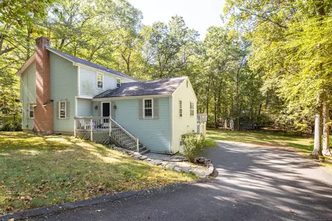 33 Forge Dr, Avon, CT 06001