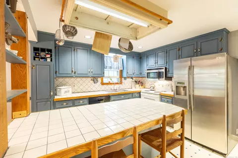 Kitchen - 33 Forge Dr, Avon, CT 06001 photo 2 of 3