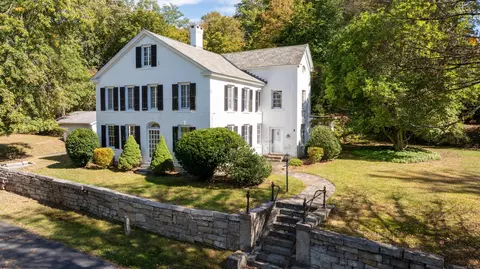 9 Long Hill Rd, East Hampton, CT 06424