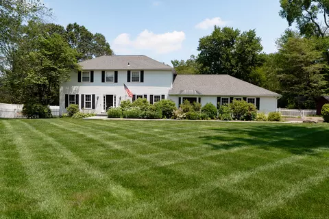 4 Old Woods Rd, Brookfield, CT 06804