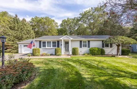 140 Edgewood Cir, Southington, CT 06489