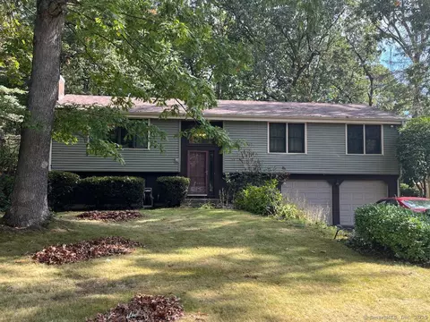 34 Stonehenge Dr, Windsor, CT 06095