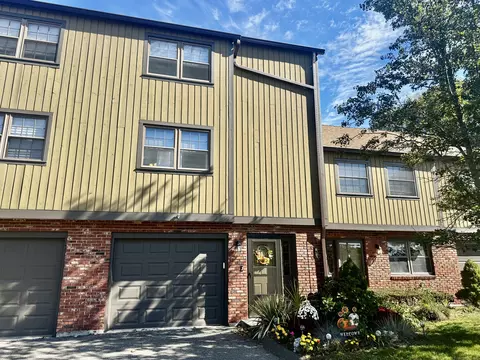 68 Mattabasset Dr #68, Meriden, CT 06450