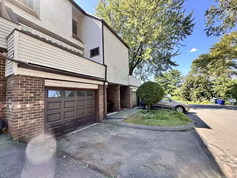 285 Queen St #4B, Southington, CT 06489