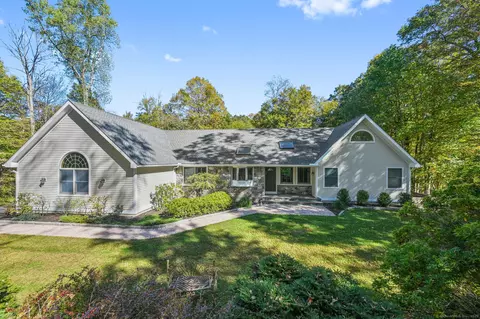 15 Misty Brook Ln, New Fairfield, CT 06812