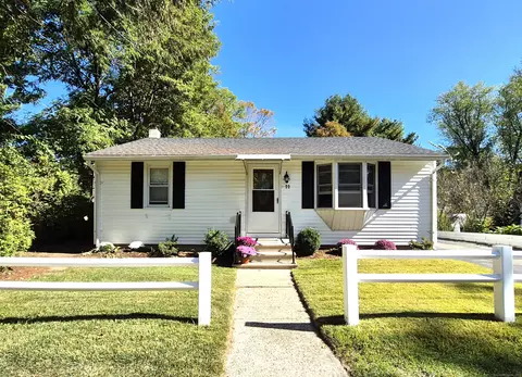 22 Wickett St, New Hartford, CT 06057