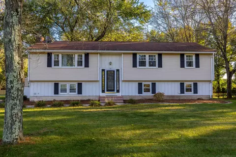 36 High St, Windsor, CT 06095
