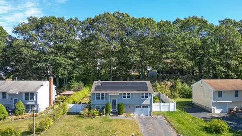 122 Celentano Dr, Naugatuck, CT 06770