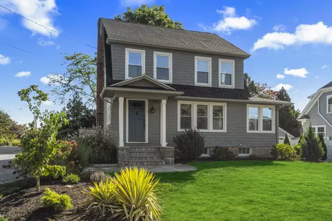 130 Ocean View Ave, Mystic, CT 06355