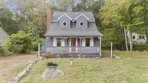 19 W Shore Dr, Clinton, CT 06413