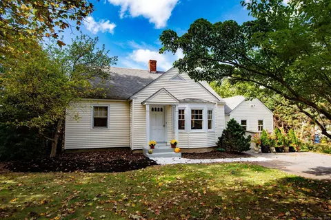 79 Middlesex Ave, Chester, CT 06412