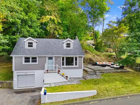 207 Sheephill Rd, Riverside, CT 06878