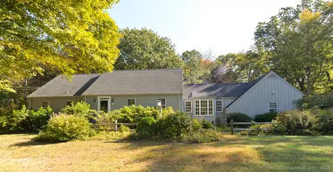 72 Carriage Dr, Middlebury, CT 06762