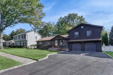 83 Pell Meadow Dr, Fairfield, CT 06824