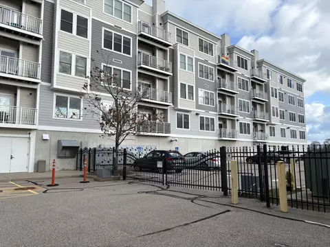 400 Bank St #105, New London, CT 06320